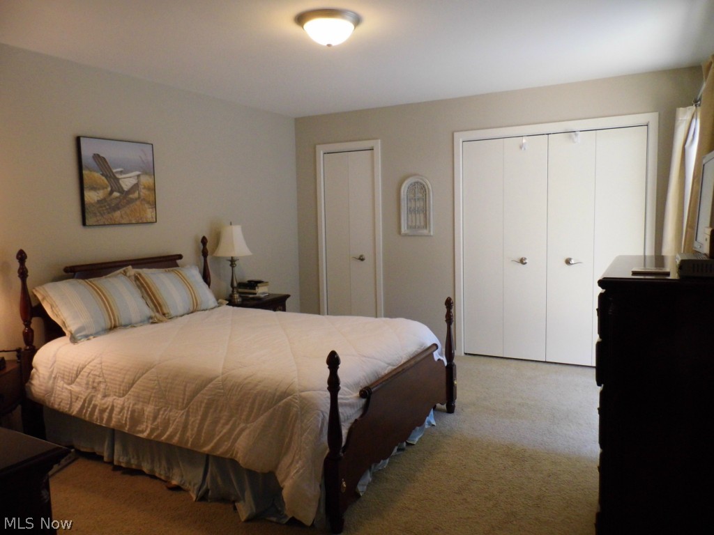 Twin Lakes near Golf course - Residential