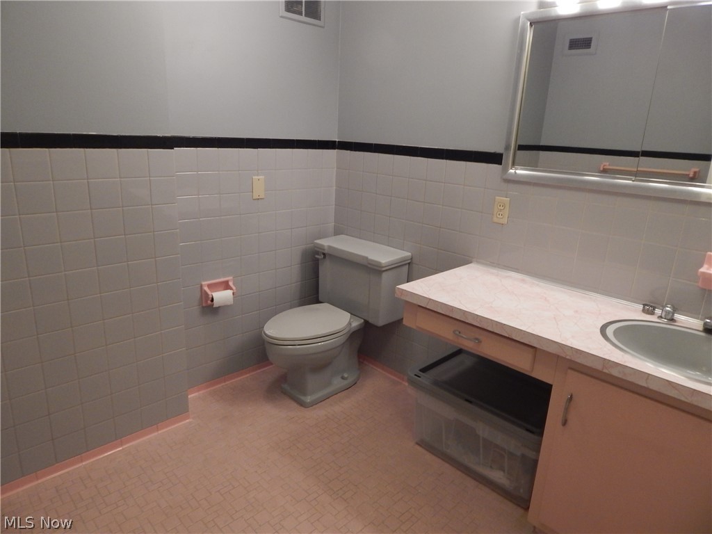 Carlton House Condo - Residential Lease