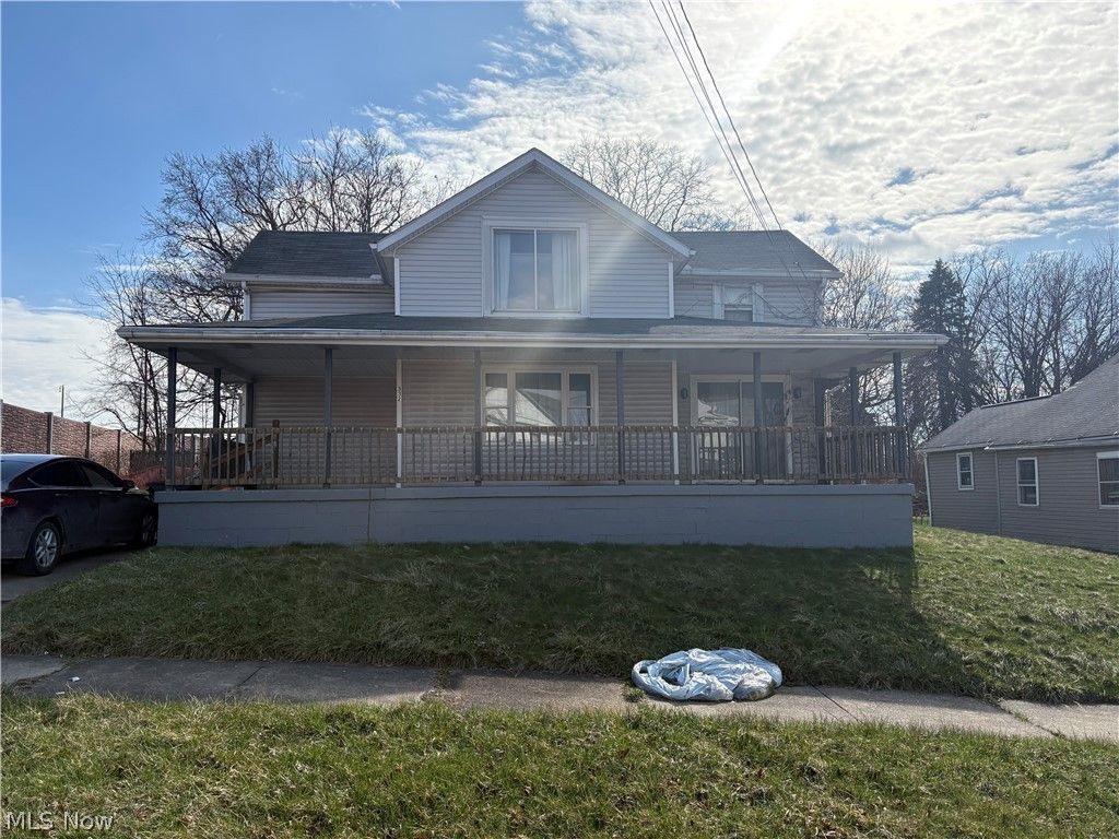 Photo of 332 Arch Street, Akron, OH 44304 (MLS # 5195037)