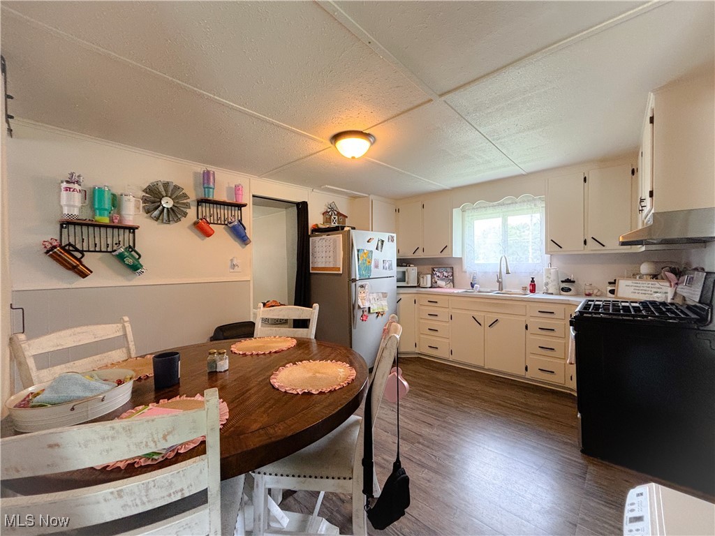 Leetonia, Ohio 44431, United States, 3 Bedrooms Bedrooms, ,1 BathroomBathrooms,Residential,Contingent,154444