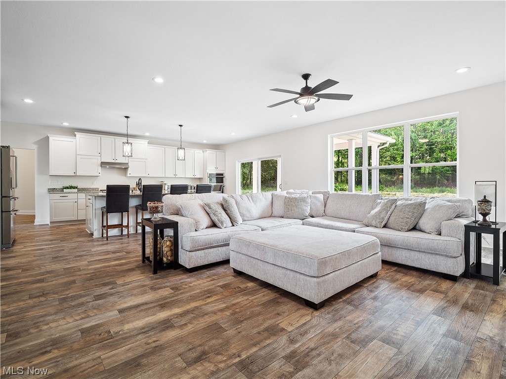 Avon Oaks Sub - Residential