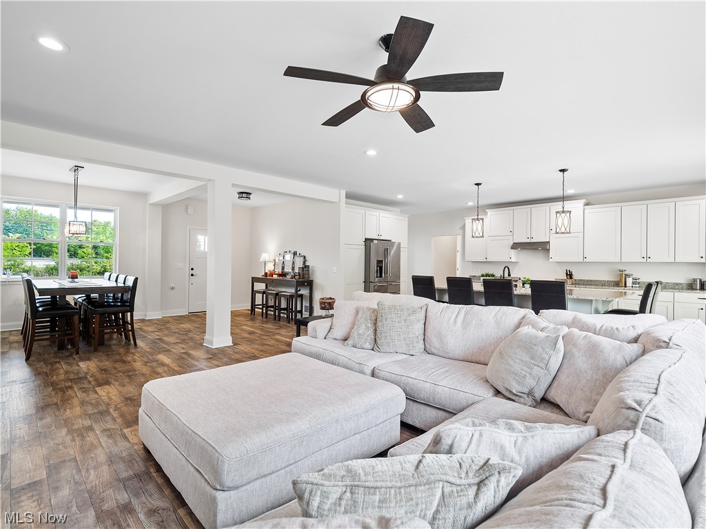 Avon Oaks Sub - Residential