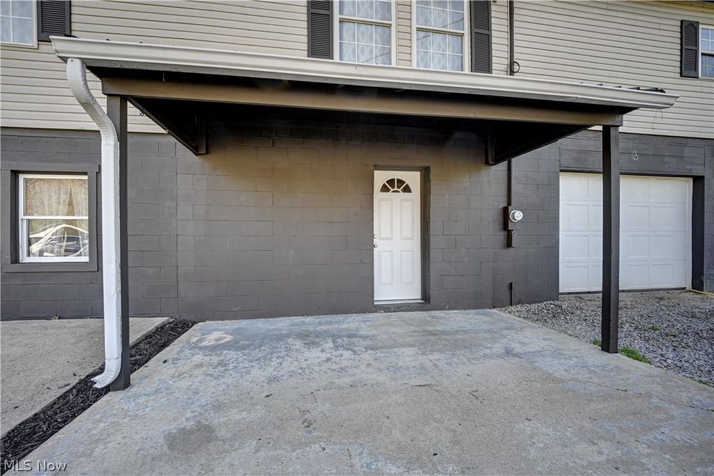 Photo of 4747 Indian Hill Road SE, Uhrichsville, OH 44683 (MLS # 5199908)