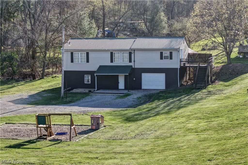 Photo of 4747 Indian Hill Road SE, Uhrichsville, OH 44683 (MLS # 5199908)