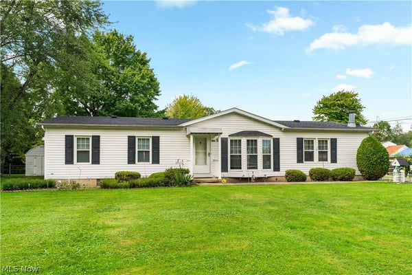 4025 BURKE AVE, LOUISVILLE, OH 44641 - Image a27fcba78c331c0bfd714fd6e7deb0ef/1257113402