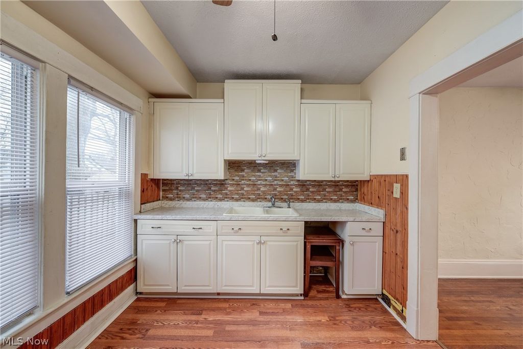 Photo of 37948 Barnes Court, Willoughby, OH 44094 (MLS # 5192202)