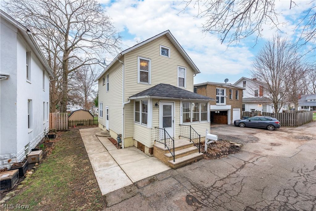 Photo of 37948 Barnes Court, Willoughby, OH 44094 (MLS # 5192202)