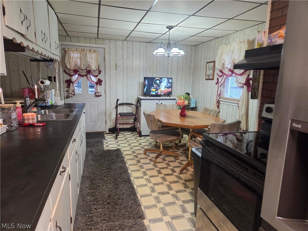 1935 E 44th Street