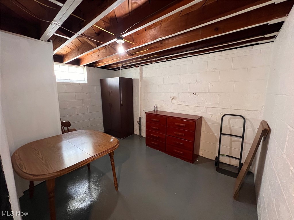 Elworthy-Helwick Cos Wellingt - Residential Lease