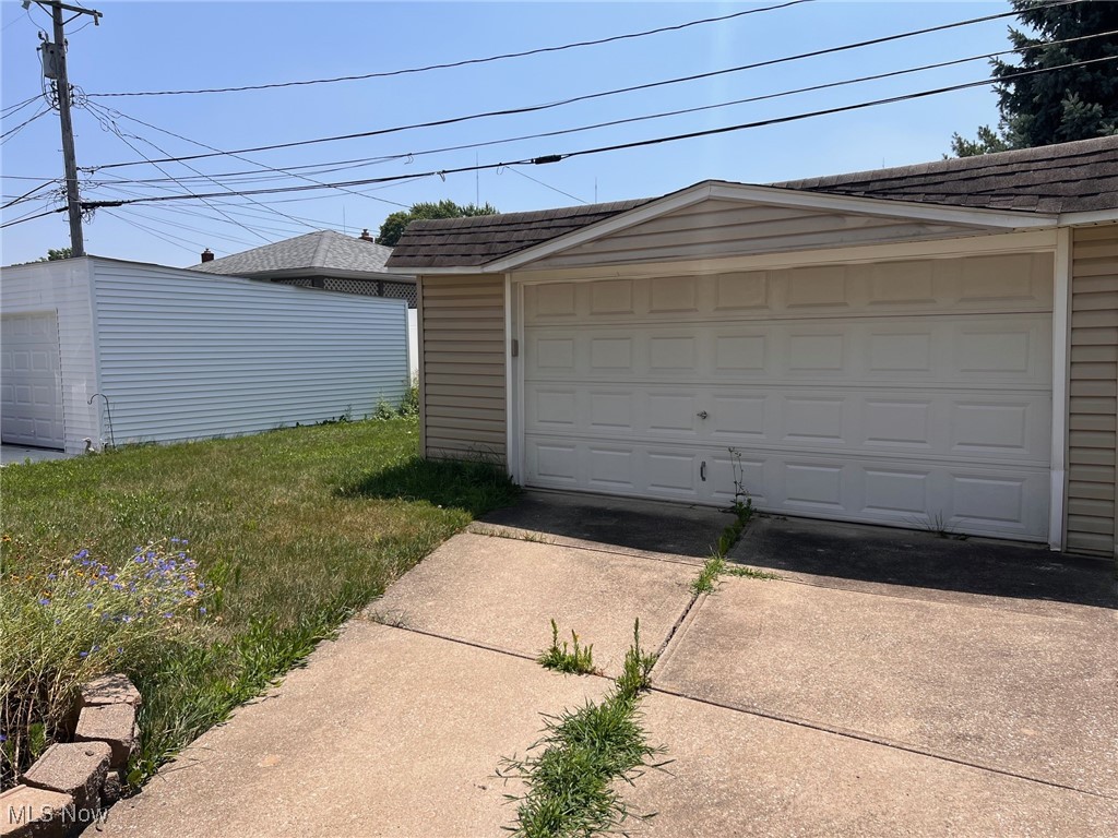 Elworthy-Helwick Cos Wellingt - Residential Lease