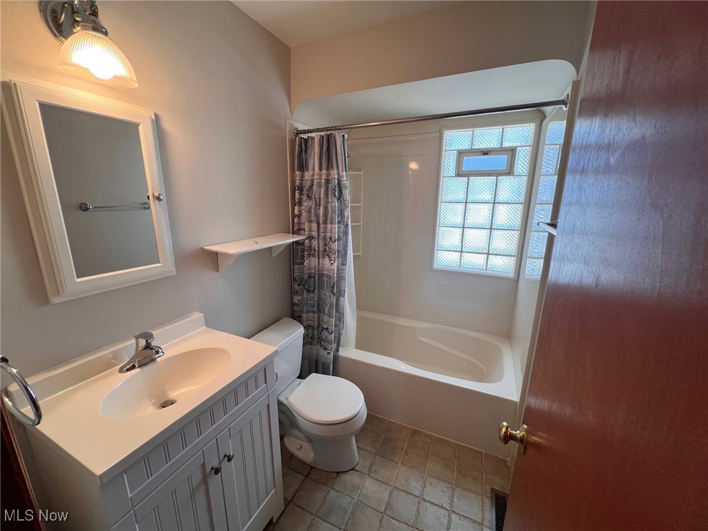 Elworthy-Helwick Cos Wellingt - Residential Lease