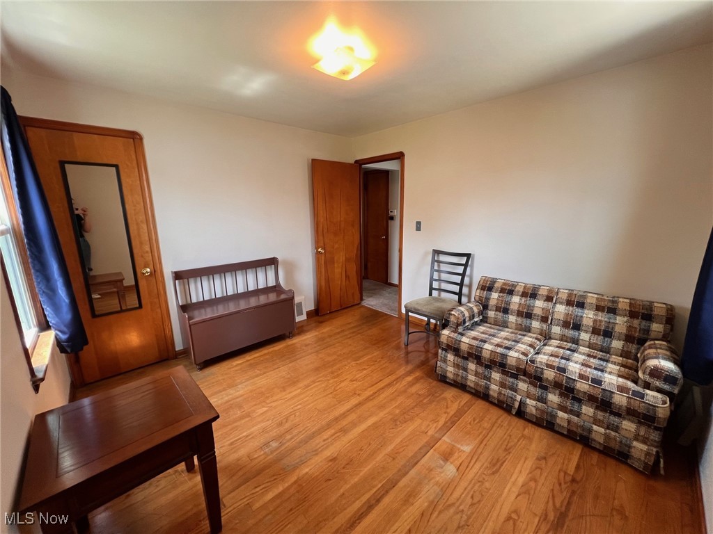 Elworthy-Helwick Cos Wellingt - Residential Lease