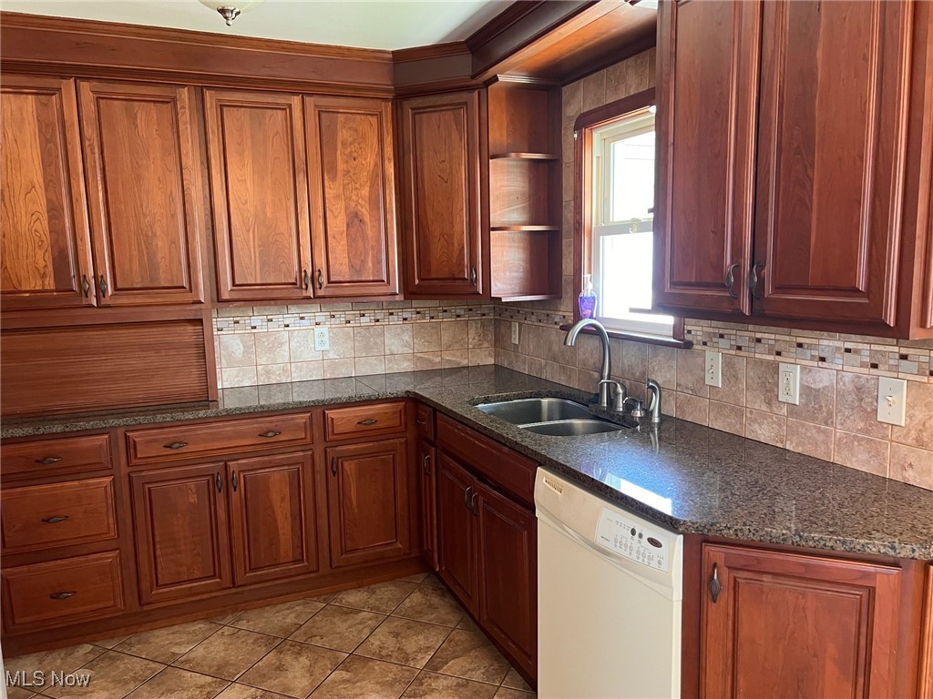 Elworthy-Helwick Cos Wellingt - Residential Lease