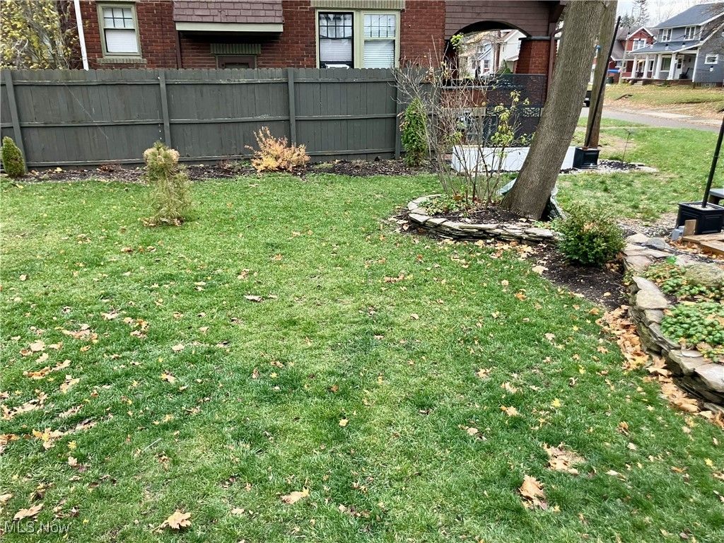 Photo of 1006 Ridge Road NW, Canton, OH 44703 (MLS # 5174627)