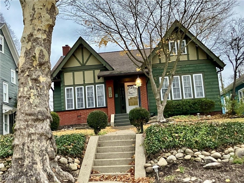 Photo of 1006 Ridge Road NW, Canton, OH 44703 (MLS # 5174627)