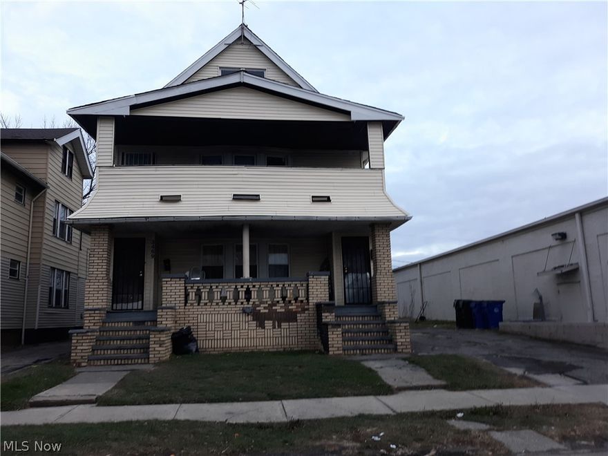 CLOSE TO SHAKER SQUARE, 3 BEDROOMS UNITS
NEEDS SOME WORK
GREAT ROI