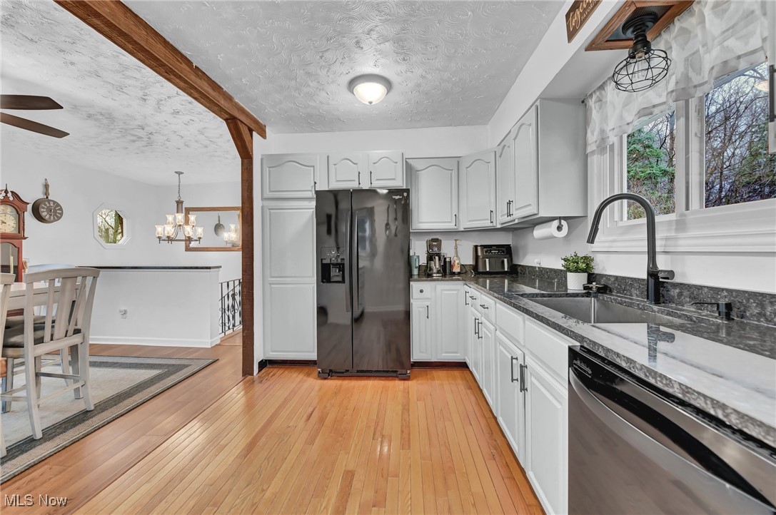 738 Chenoweth Drive, Akron, Ohio image 17