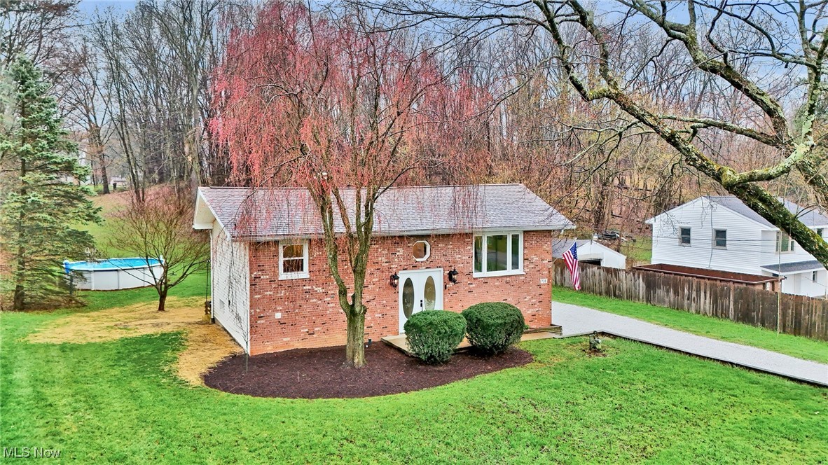 738 Chenoweth Drive, Akron, Ohio image 2