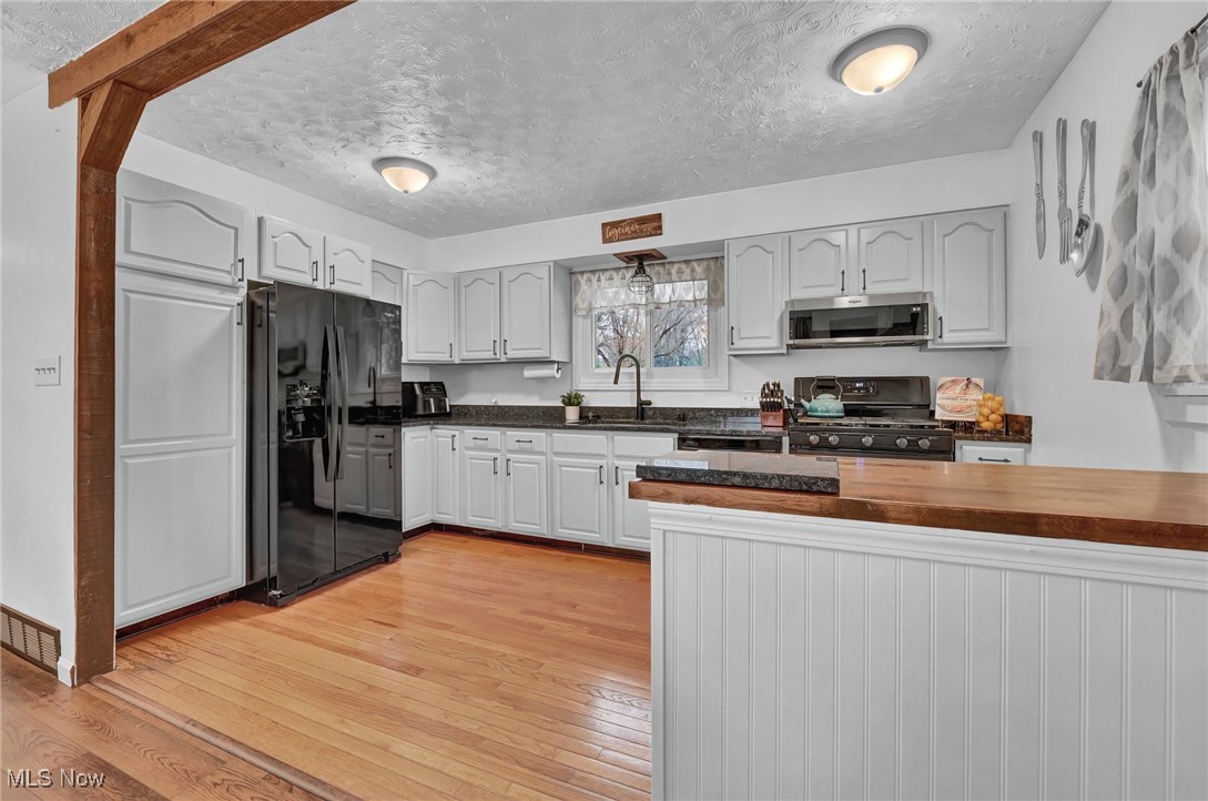 738 Chenoweth Drive, Akron, Ohio image 11