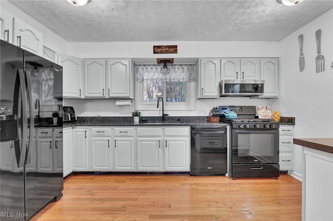 738 Chenoweth Drive, Akron, Ohio image 12