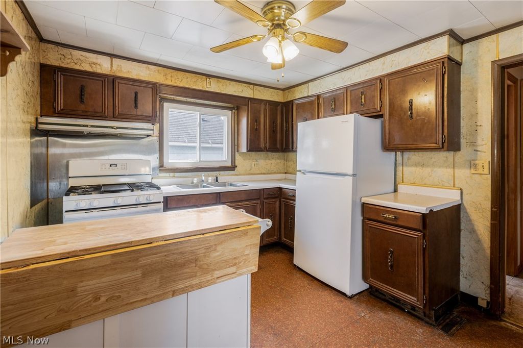 Photo of 334 W 4th Street, Dover, OH 44622 (MLS # 5194826)