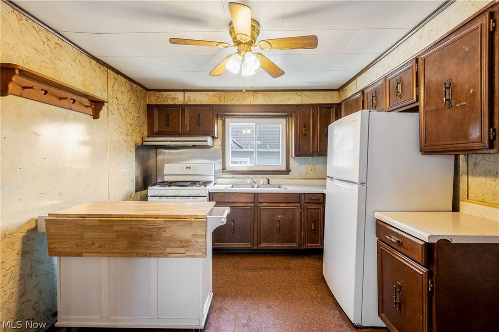 Photo of 334 W 4th Street, Dover, OH 44622 (MLS # 5194826)