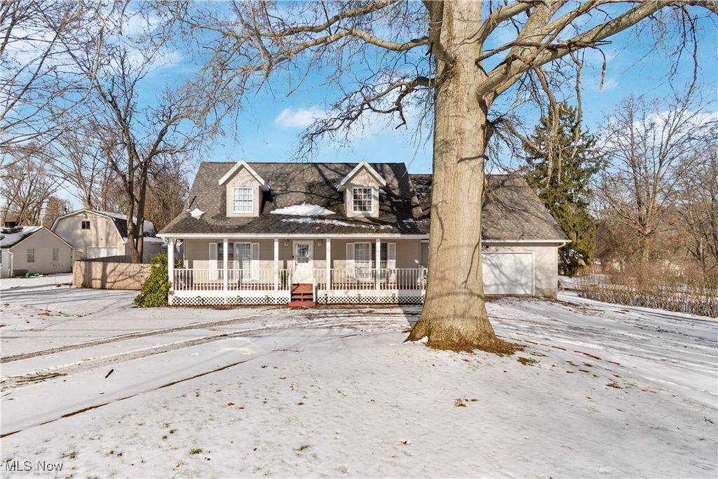 Photo of 749 Fairview Avenue, Barberton, OH 44203 (MLS # 5177436)