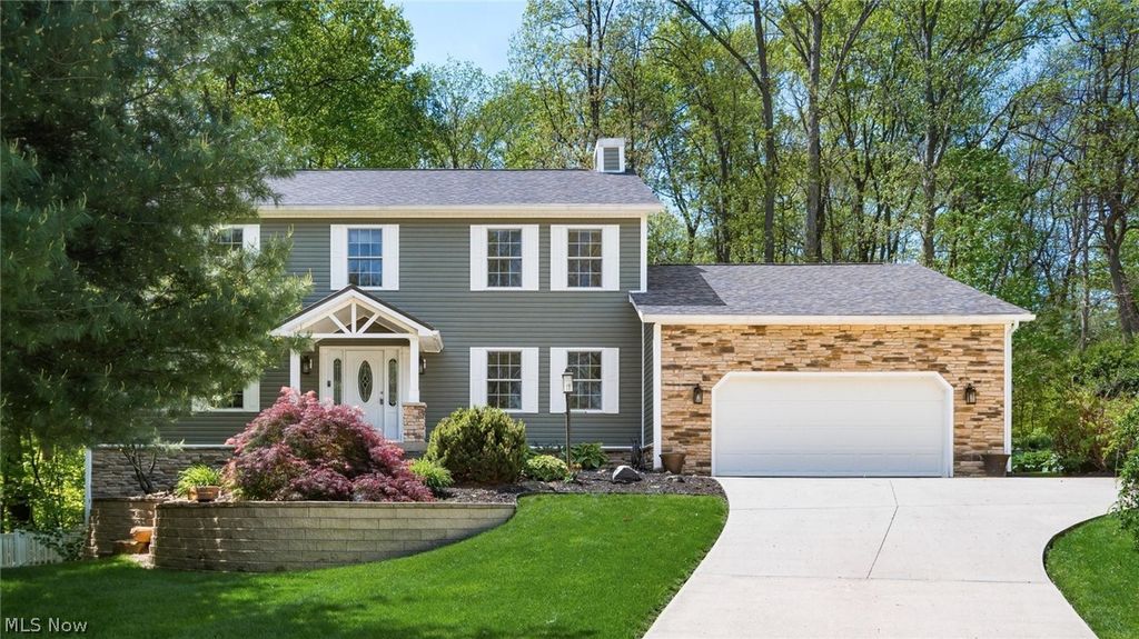 Photo of 5180 Pine Valley Drive, Zanesville, OH 43701 (MLS # 5208462)