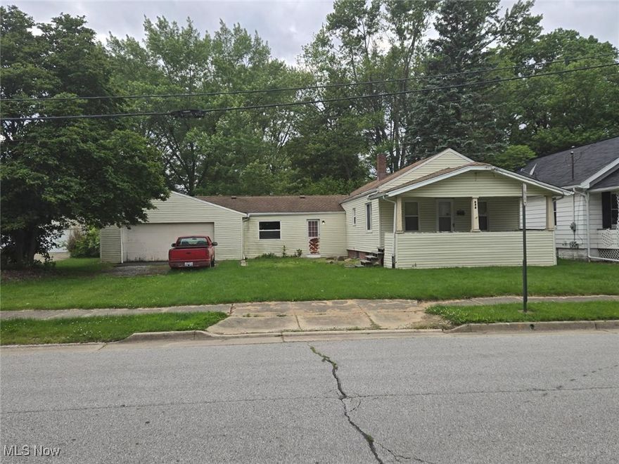 Bring your own personal touches to this 3 bedroom, 2 bath ranch style home on a double lot. Features are a large family room, eat-in kitchen, living room with built-ins, full basement and a large 2 car attached garage. Immediate possession!