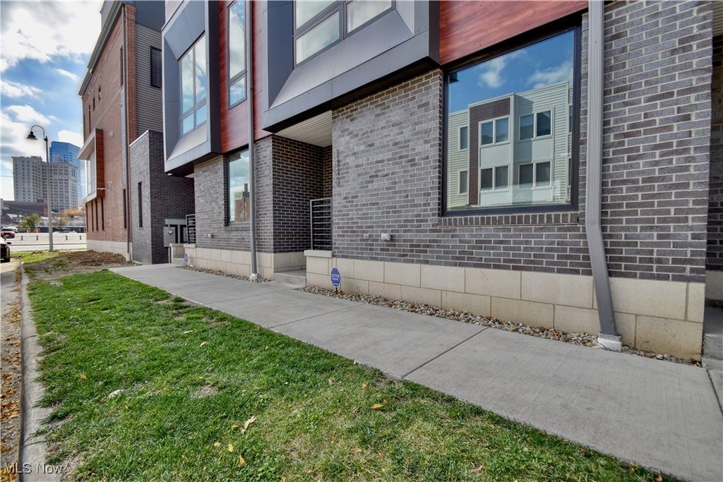Photo of 1446 E 15th Street, Cleveland, OH 44114 (MLS # 5180532)
