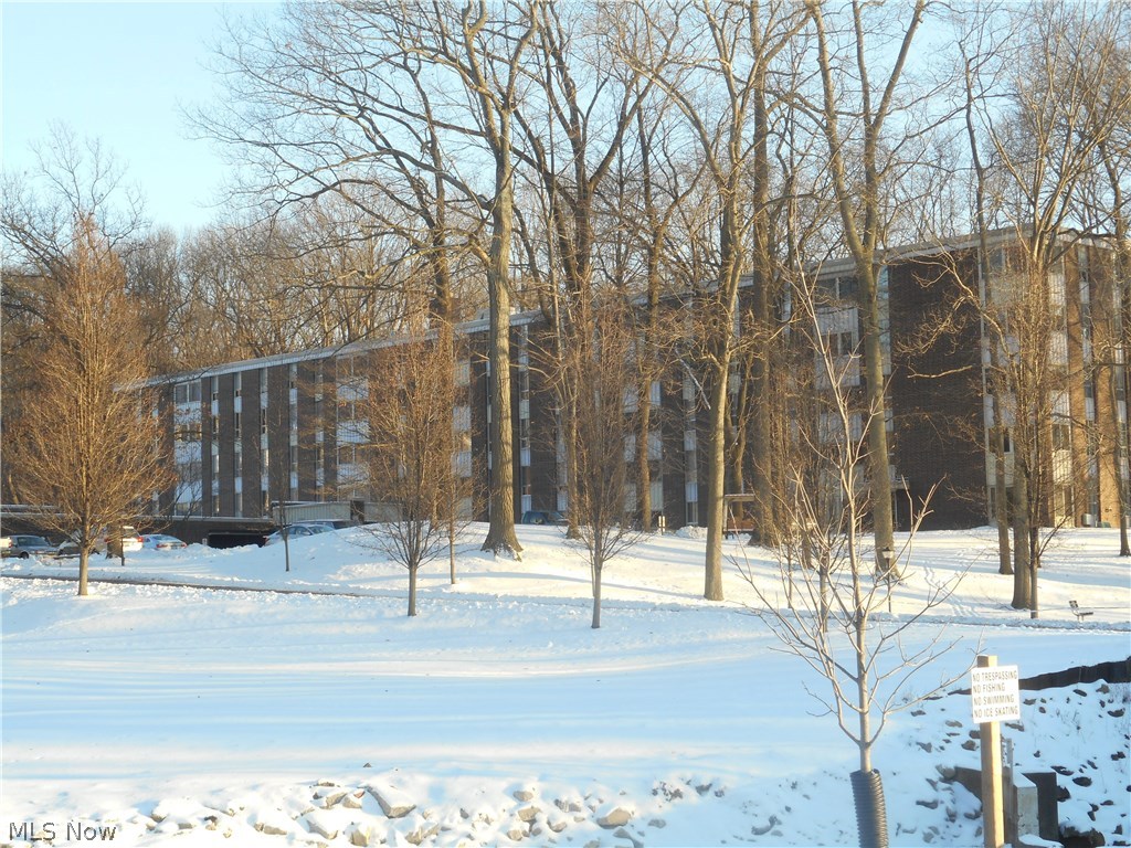 Absolutely gorgeous UPDATED 2 bedroom, 1-1/2 bath condo is move in ready and has not been lived in since the renovations (Nov & Dec 2017)! Kitchen updates include gorgeous maple soft close cabinets, counters, vinyl flooring, disposal and sink. The brand new SS appliances are mid to high-end quality and have never been used. Both bathrooms have been totally updated. All new doors, hardware, LED lighting, fresh paint, thermostats, baseboards and flooring throughout. Spacious master offers 4 x 8 walk in closet and half bath plus there are closet organizers in the second bedroom. Garage space #118. Sell that shovel and move into maintenance free living!