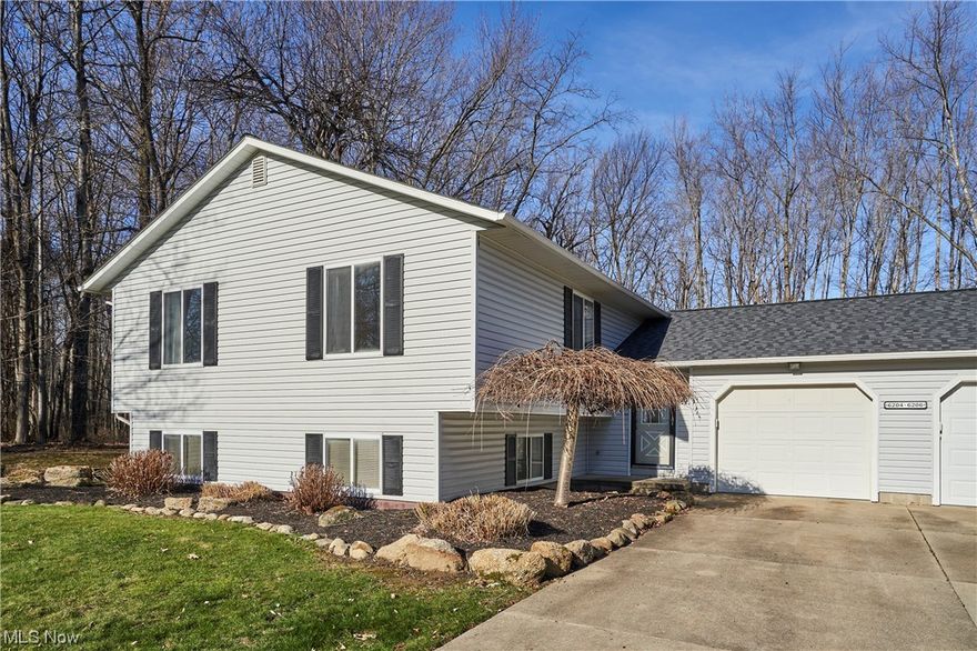 Stunning Bi-Level Condo at Quail Point! 3 Bedrooms and 2 Full Baths! Upstairs features Spacious Open Floorplan Kitchen with Stainless Steel Appliances, Center Island w/ Barstool Seating, and Granite Countertops. Master Bedroom with En-Suite Bathroom, 2 Bedrooms, Living Room and Full Bath complete the Upstairs. Downstairs features a well-sized Family Room, Laundry, Utility Room/Workshop, and plenty of storage! Slider door off of Kitchen leads out to raised Wood Deck! Unit sits in the Rear of the Development with plenty of Privacy! Close in Proximity to Mentor Civic Center, Restaurants, Freeways, and More! Schedule a Showing Today!