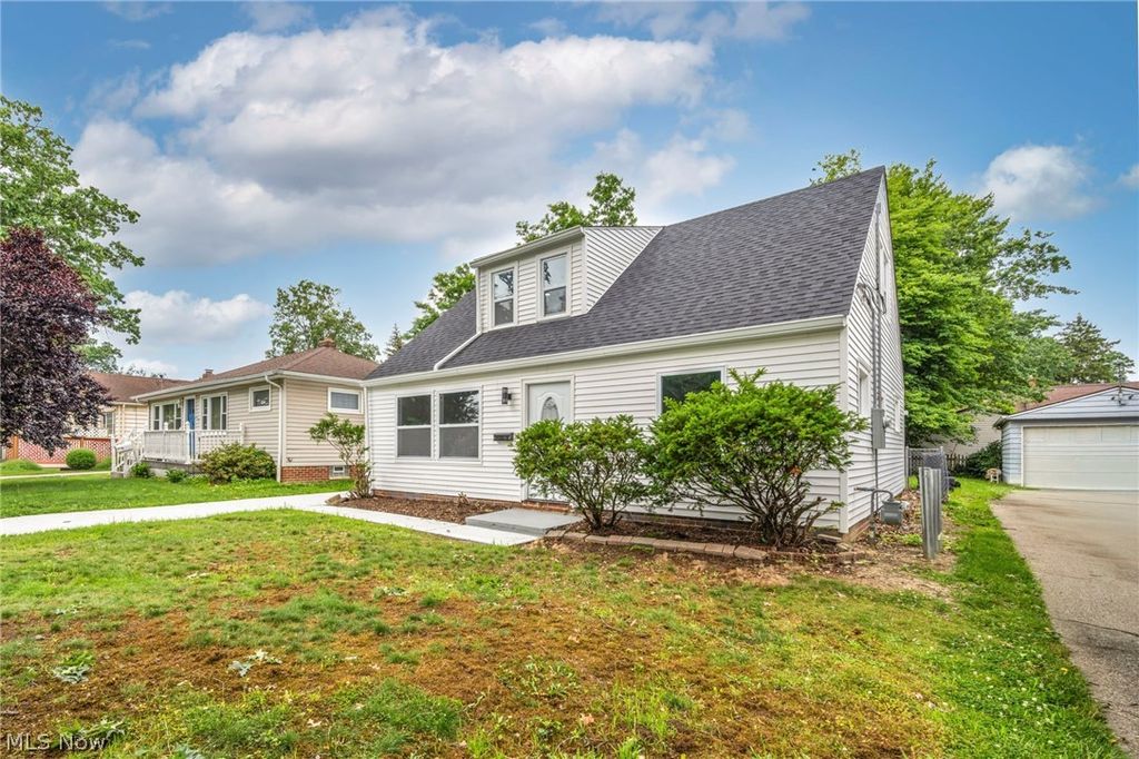 Photo of 23928 Knickerbocker Road, Bay Village, OH 44140 (MLS # 5223080)