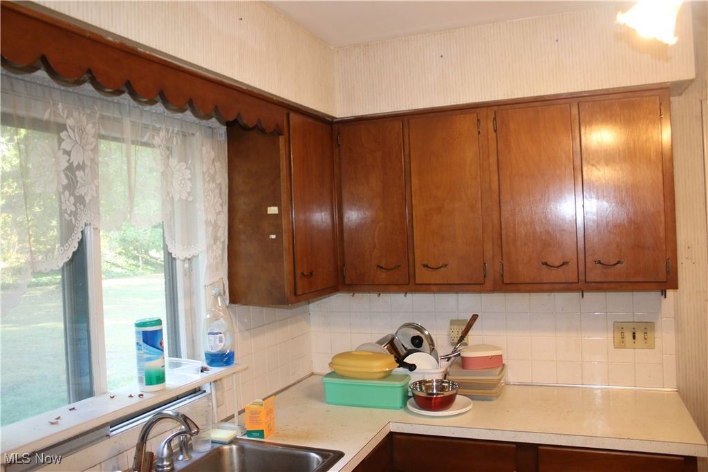 Photo of 943 N Lake Street, Madison, OH 44057 (MLS # 5163118)