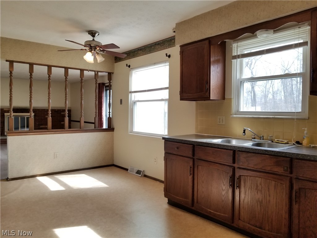 Woodview Manor - Residential Lease