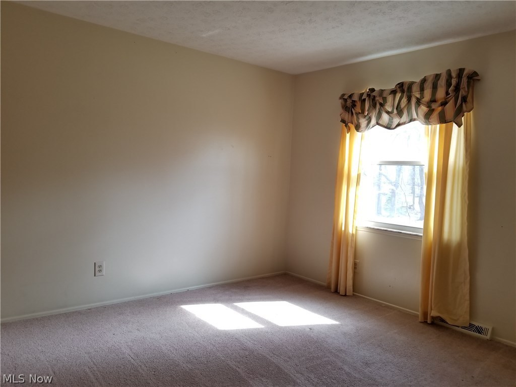 Woodview Manor - Residential Lease