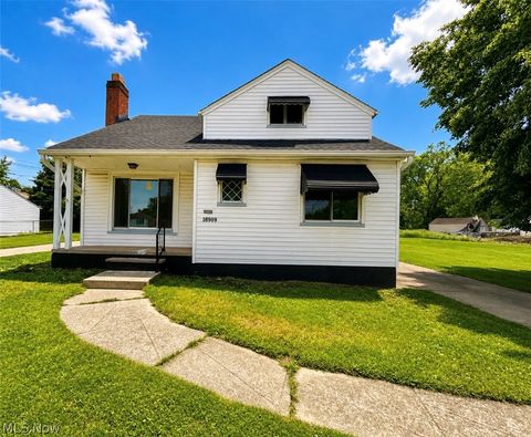 Homes For Sale - 18909 Maple Heights Boulevard<br/> Maple Heights, OH 44137