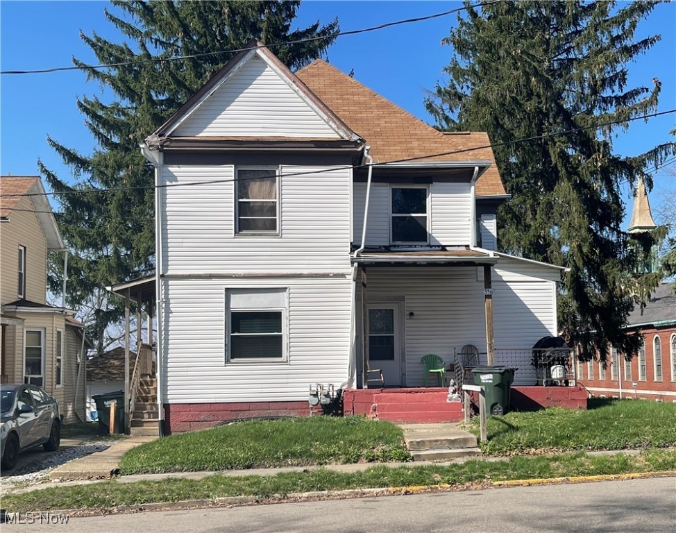 Attention investors, opportunity to purchase fully occupied duplex with great rental income.