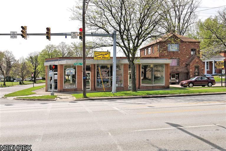Vacant, south/southwest end unit of a three-unit, 2,376-sqft brick retail building. 38'x17'x10'high main room, with 10'x8' front windows, includes a 5'x4' enclosed foyer. 12'x9.5' back offic/storage room plus a half-bath, furnace/H2O closet and back door. This unit has been used as a retail store and as an insurance agent office. Barber shop and hair salon occupy other two units. Large A/C unit mounted through back window is connected to the furnace's HVAC ducts and blower motor. Tenant pays all utilities, except water & sewer, plus 1/3 of each snow removal. Owner pays exterior maintenance and property tax.