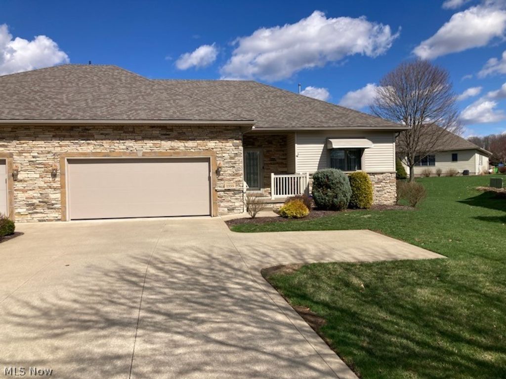 Photo of 1335 Meadowbrook Drive, Dover, OH 44622 (MLS # 5198486)