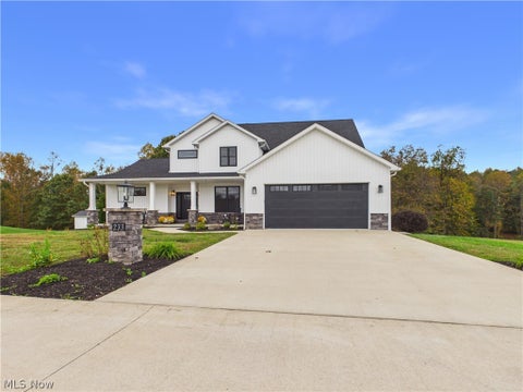 Photo of 233 Apple Hill Lane, Parkersburg, WV 26104 (MLS # 5254255)