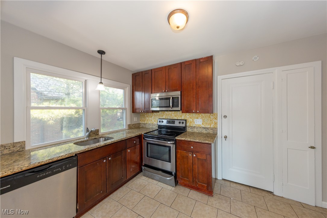 Cleveland, Ohio 44120, United States, 8 Bedrooms Bedrooms, ,3 BathroomsBathrooms,Residential,Contingent,93337