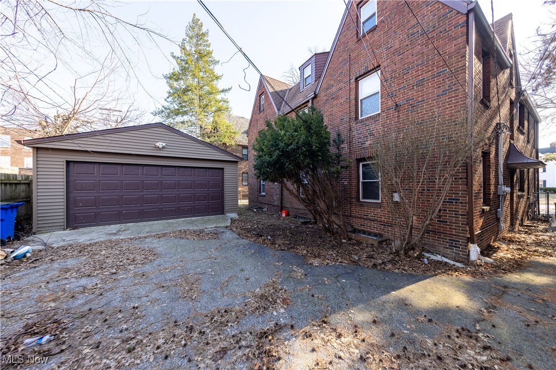 Cleveland, Ohio 44120, United States, 8 Bedrooms Bedrooms, ,3 BathroomsBathrooms,Residential,Contingent,93337