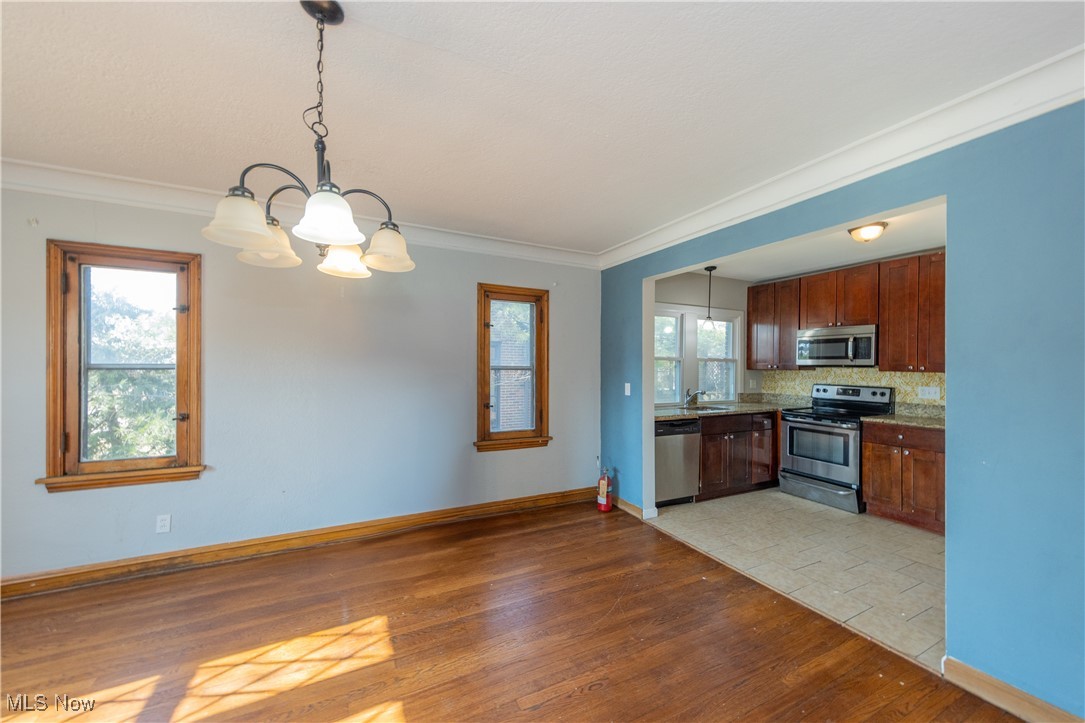 Cleveland, Ohio 44120, United States, 8 Bedrooms Bedrooms, ,3 BathroomsBathrooms,Residential,Contingent,93337