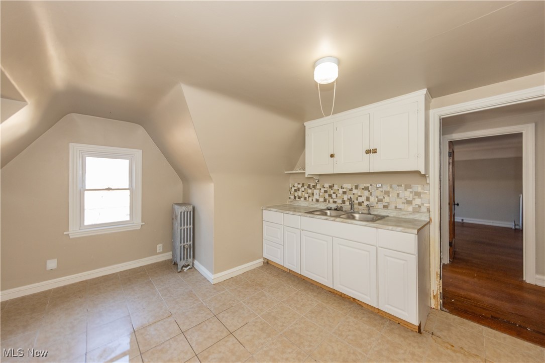 Cleveland, Ohio 44120, United States, 8 Bedrooms Bedrooms, ,3 BathroomsBathrooms,Residential,Contingent,93337