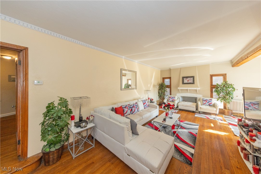 Cleveland, Ohio 44120, United States, 8 Bedrooms Bedrooms, ,3 BathroomsBathrooms,Residential,Contingent,93337