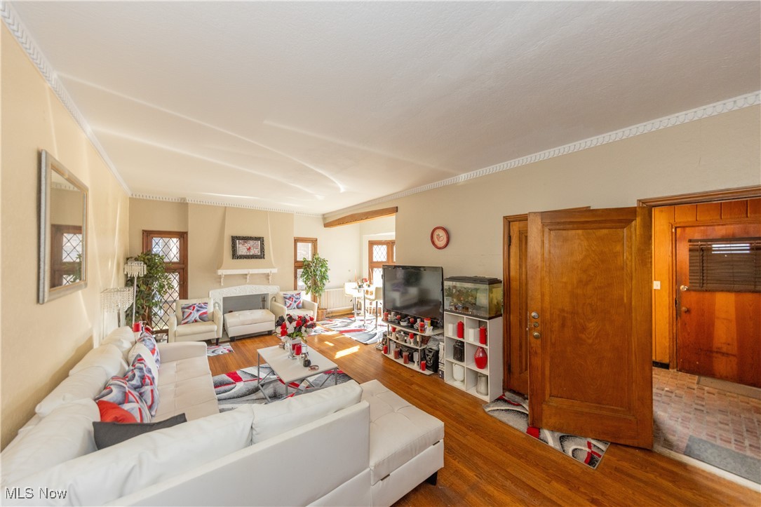 Cleveland, Ohio 44120, United States, 8 Bedrooms Bedrooms, ,3 BathroomsBathrooms,Residential,Contingent,93337