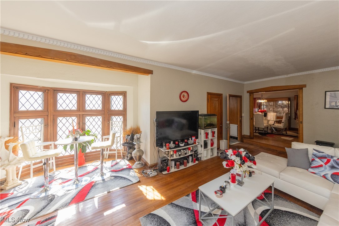 Cleveland, Ohio 44120, United States, 8 Bedrooms Bedrooms, ,3 BathroomsBathrooms,Residential,Contingent,93337