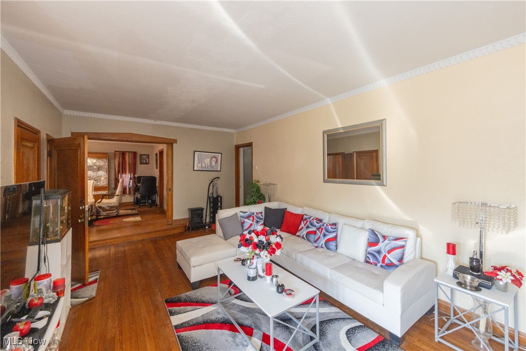 Cleveland, Ohio 44120, United States, 8 Bedrooms Bedrooms, ,3 BathroomsBathrooms,Residential,Contingent,93337