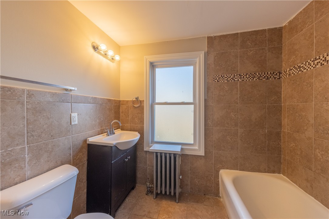 Cleveland, Ohio 44120, United States, 8 Bedrooms Bedrooms, ,3 BathroomsBathrooms,Residential,Contingent,93337